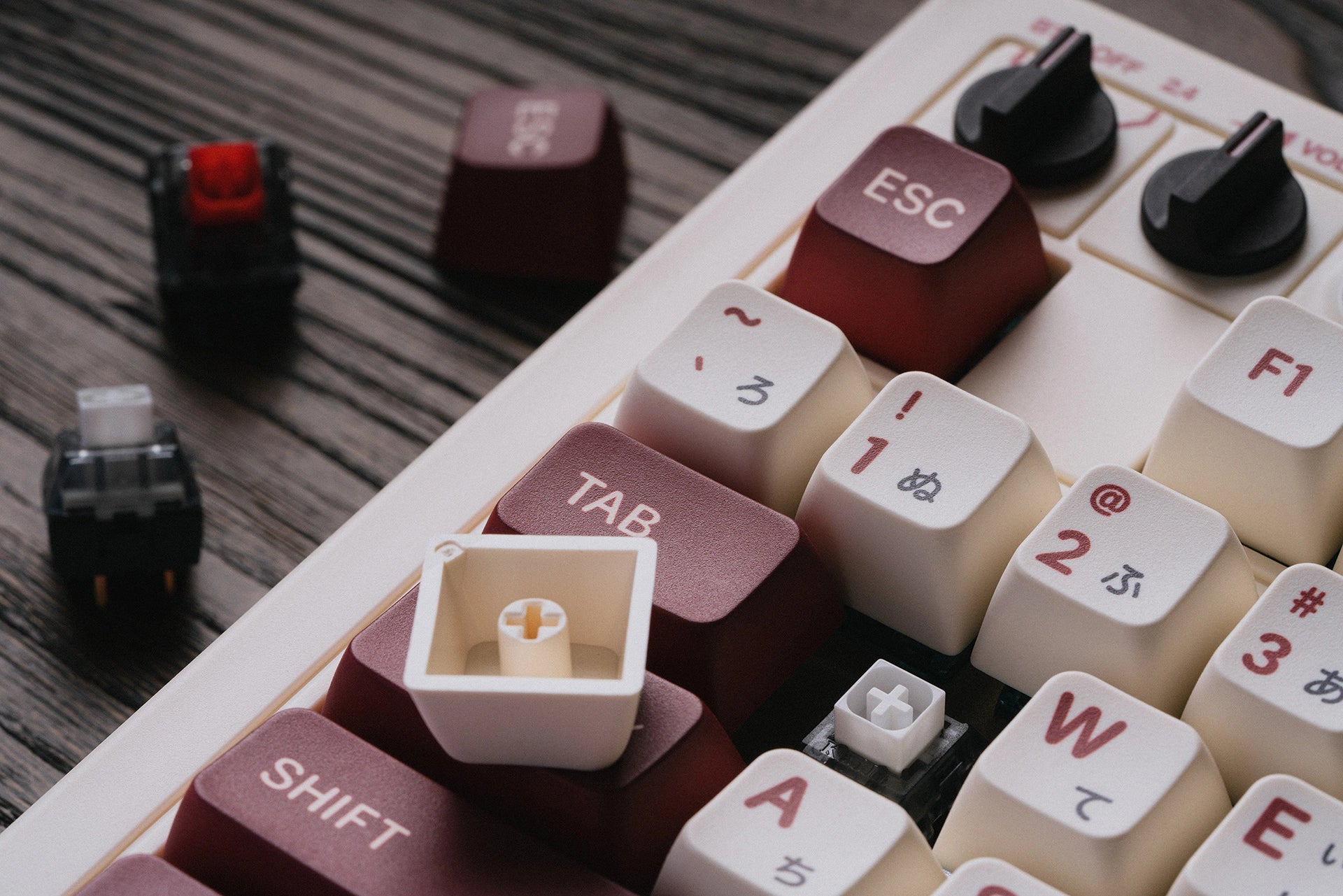8BitDo Retro Mechanical Keyboard - Fami Edition