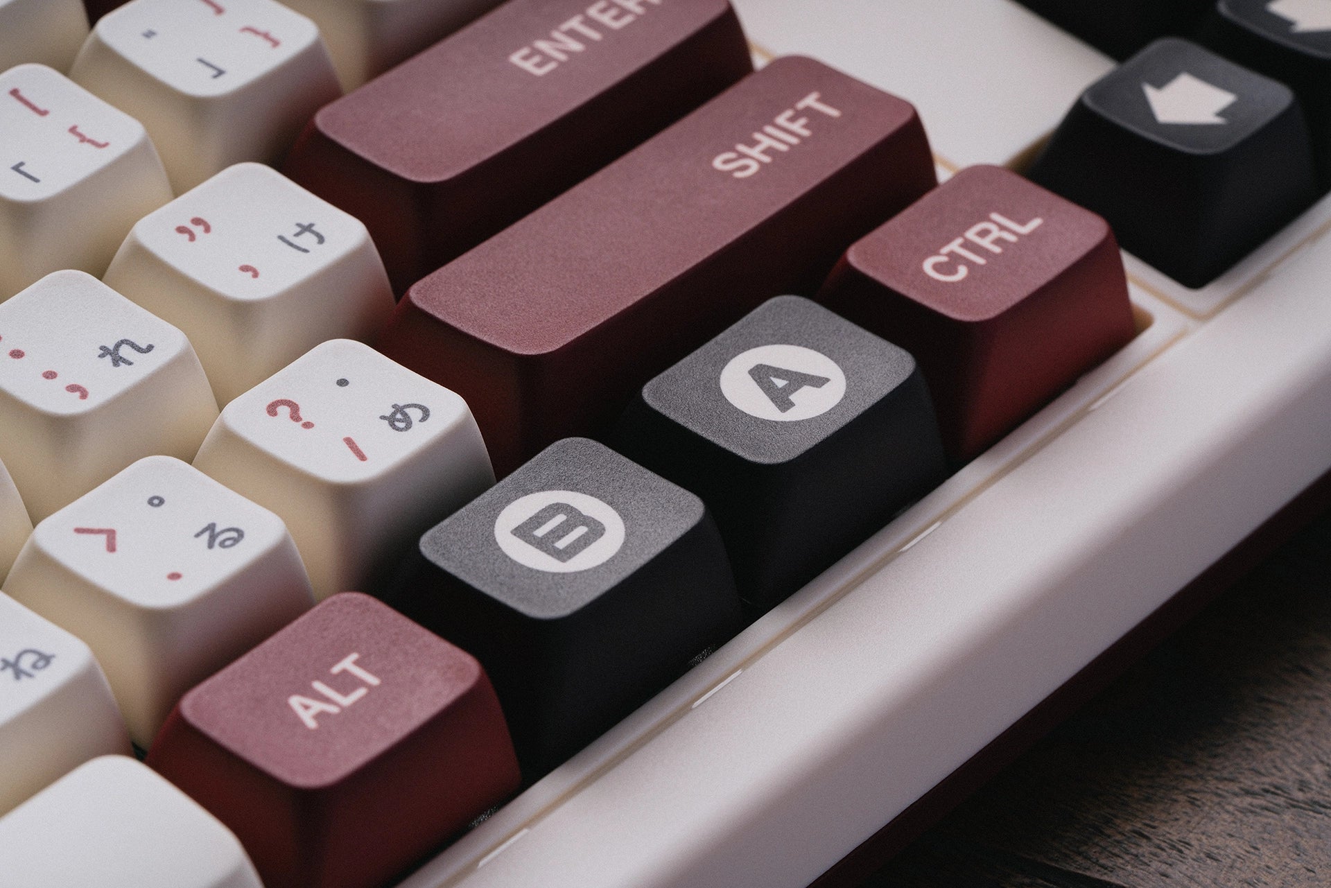 8BitDo Retro Mechanical Keyboard - Fami Edition
