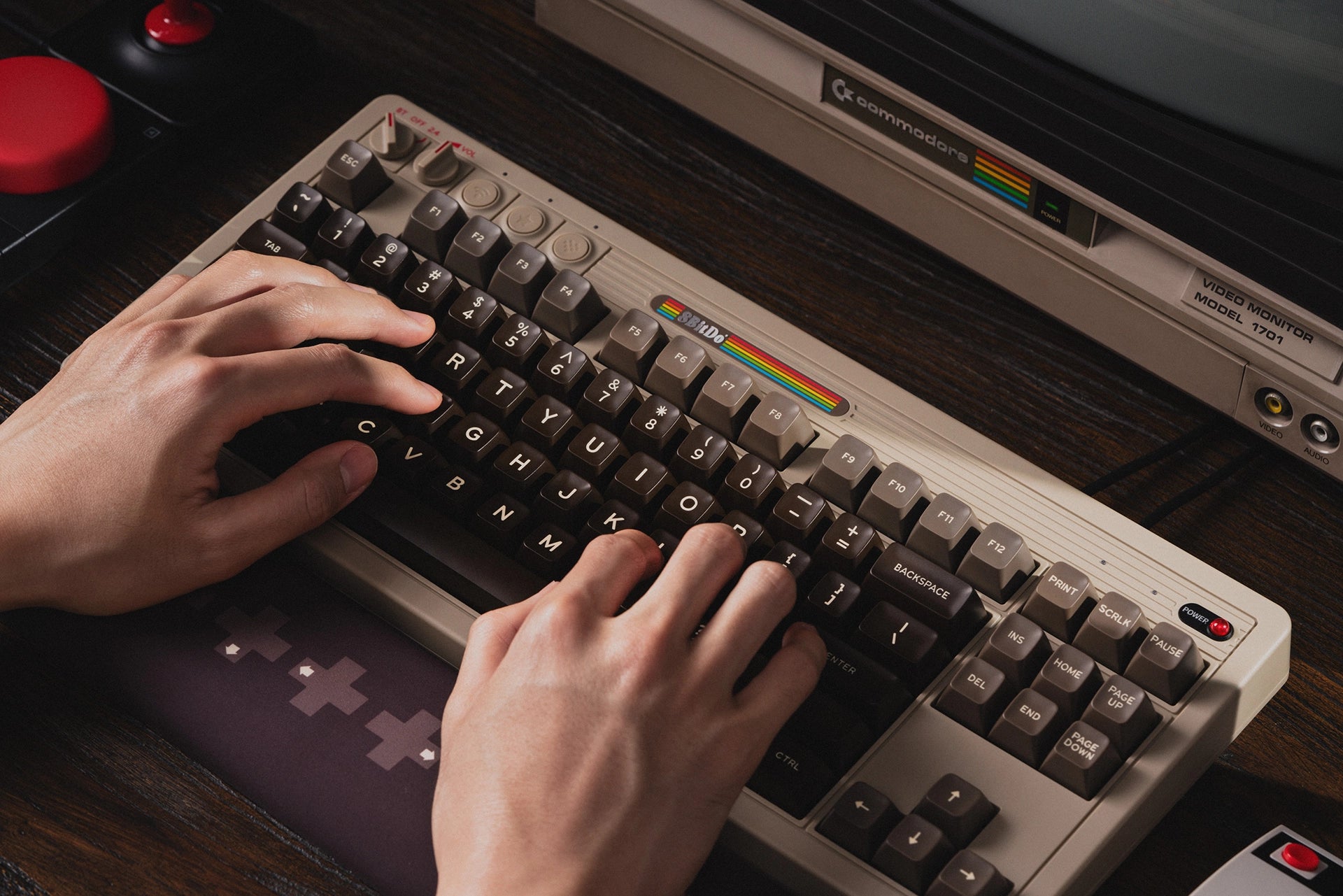 8BitDo Retro Mechanical Keyboard - C-64 Edition