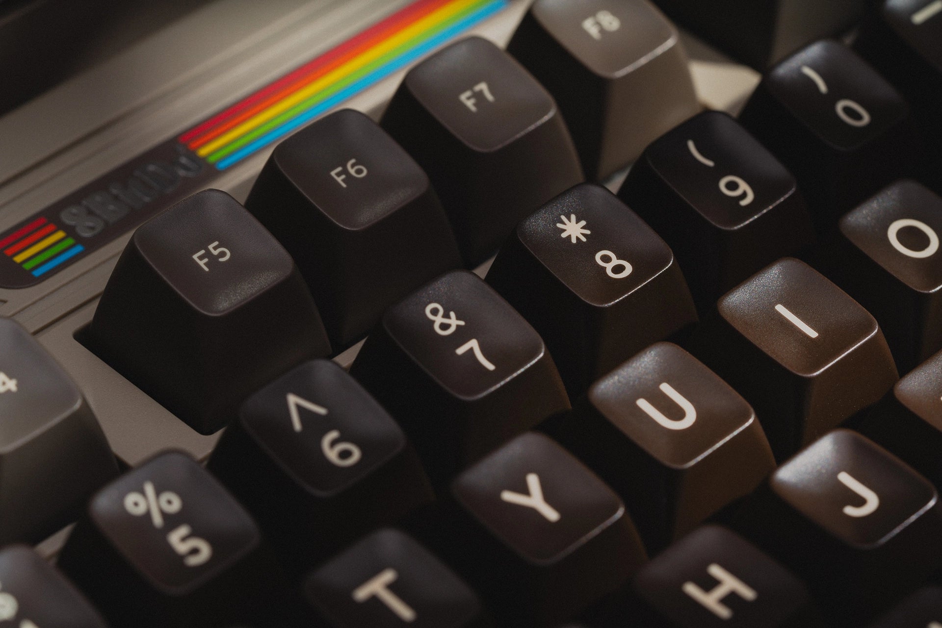 8BitDo Retro Mechanical Keyboard - C-64 Edition