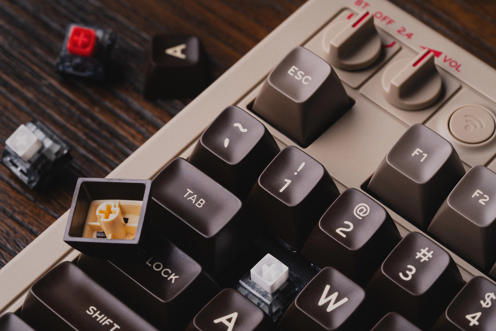 8BitDo Retro Mechanical Keyboard - C-64 Edition